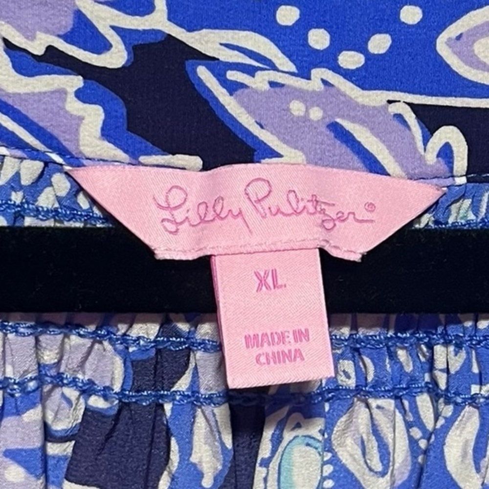 🤗 Lilly Pulitzer Elsa Silk Navy and Lavender Pineapple Blouse. NWOT - Picture 4 of 5